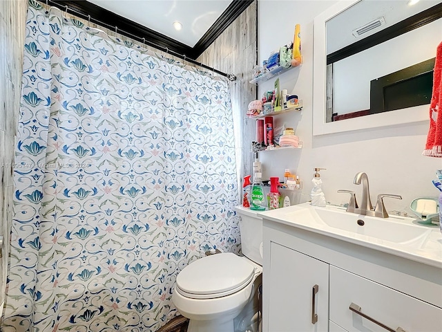 bathroom featuring a shower with shower curtain, vanity, and toilet