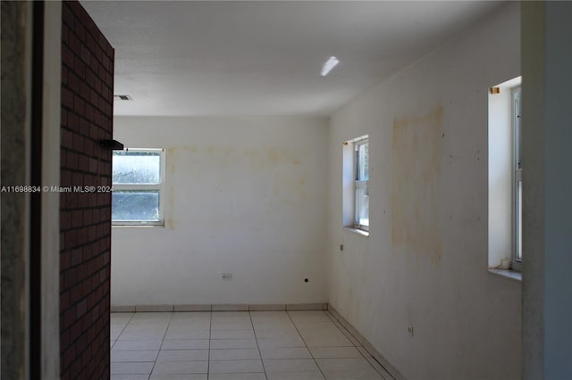 spare room featuring light tile patterned floors