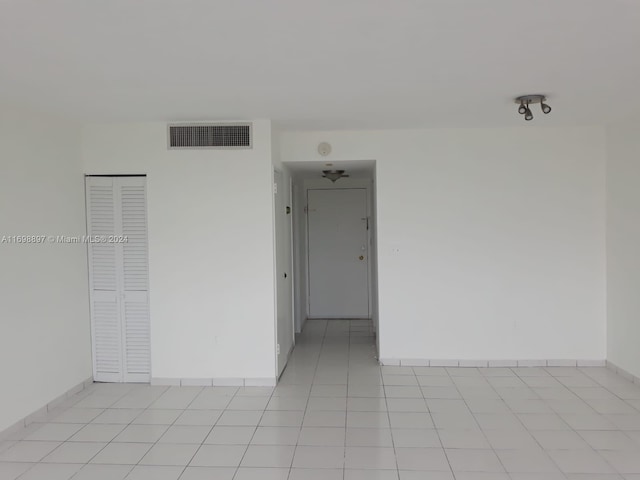 spare room featuring light tile patterned floors