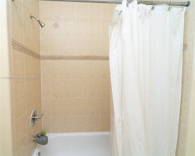 bathroom featuring shower / bath combo with shower curtain