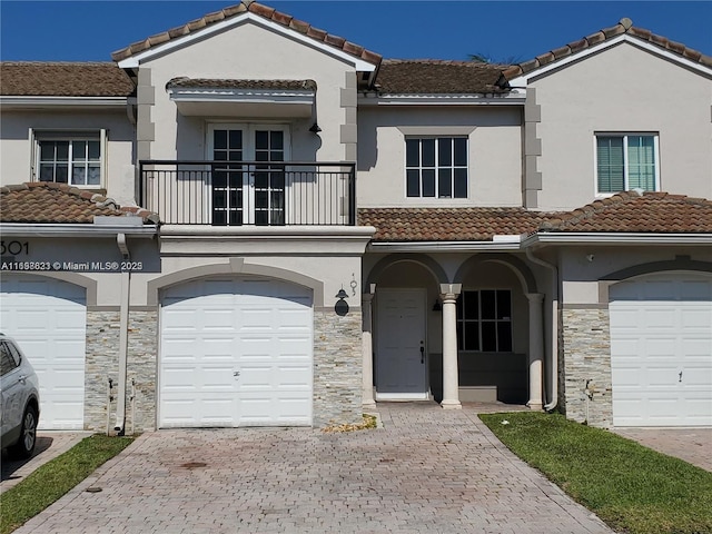 view of front of property with a balcony