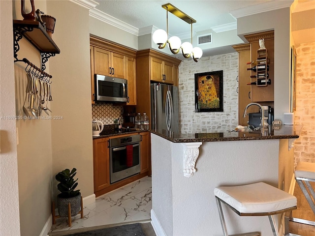 kitchen with stainless steel appliances, a kitchen breakfast bar, kitchen peninsula, crown molding, and dark stone countertops