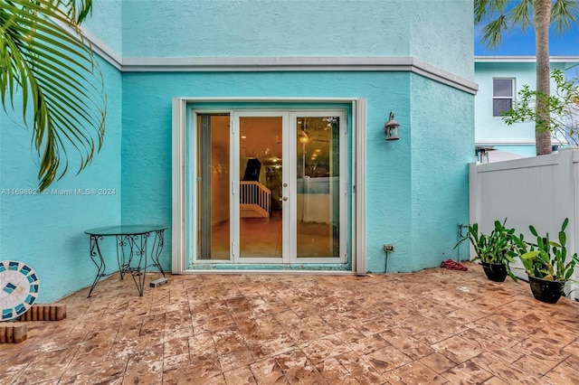 entrance to property featuring a patio area