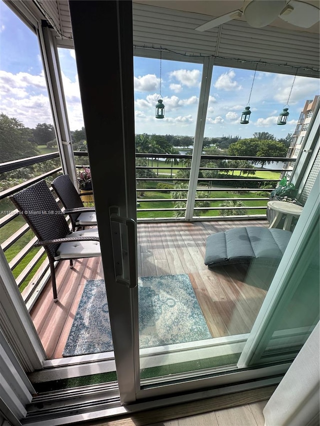 balcony featuring ceiling fan