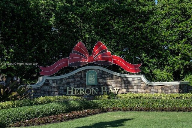 view of community / neighborhood sign