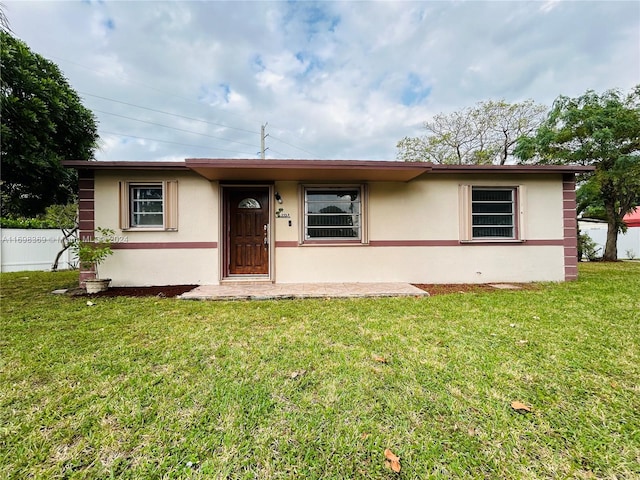 view of front of property with a front yard