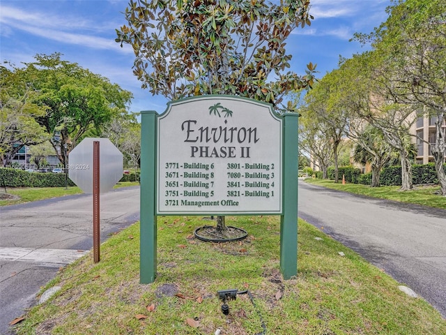 view of community / neighborhood sign