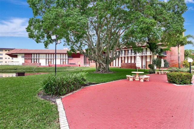 view of home's community featuring a yard