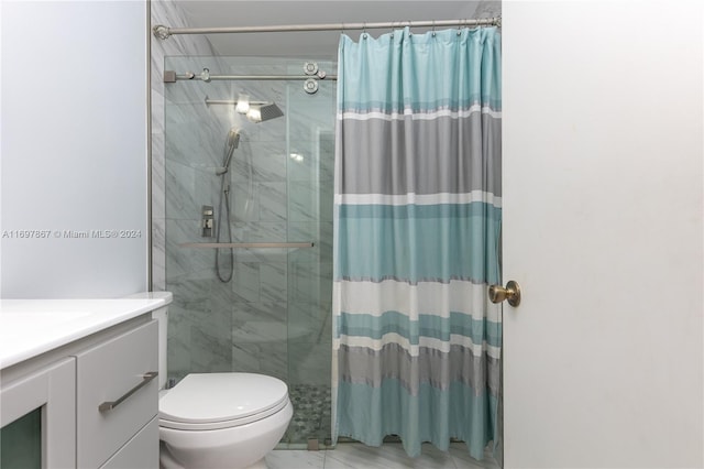 bathroom featuring a shower with shower curtain, vanity, and toilet