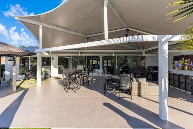 10 SW 124th Ave, Miami, FL 33184 - surrounding community with outdoor dining space