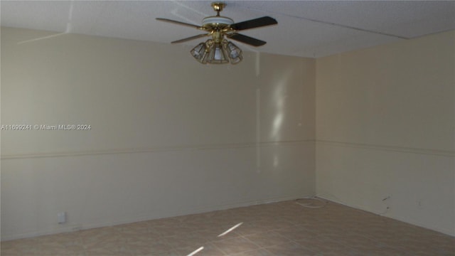 spare room featuring ceiling fan