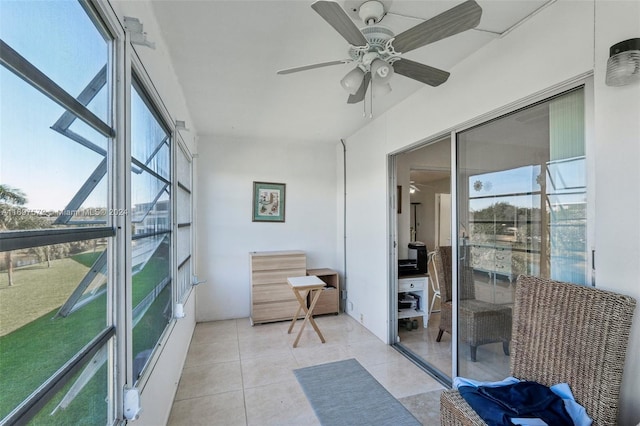 sunroom featuring ceiling fan