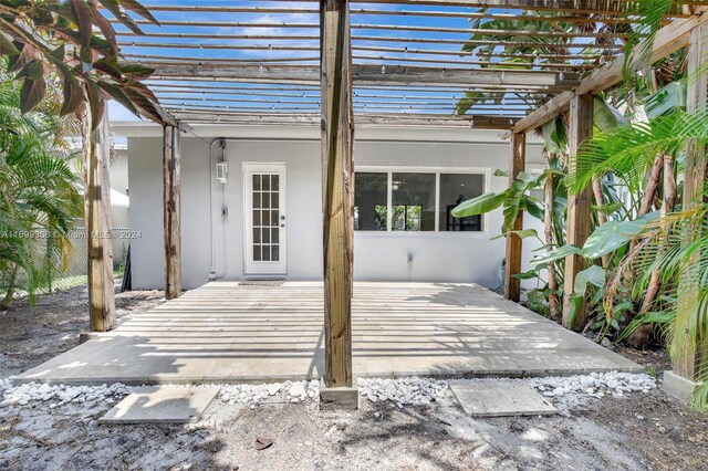 view of patio featuring a pergola