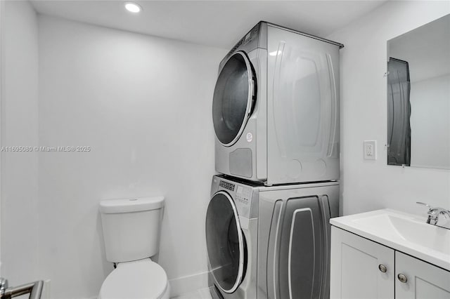 laundry room with sink and stacked washer / dryer