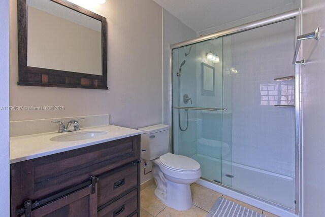 bedroom featuring ensuite bathroom, light wood-type flooring, and a closet