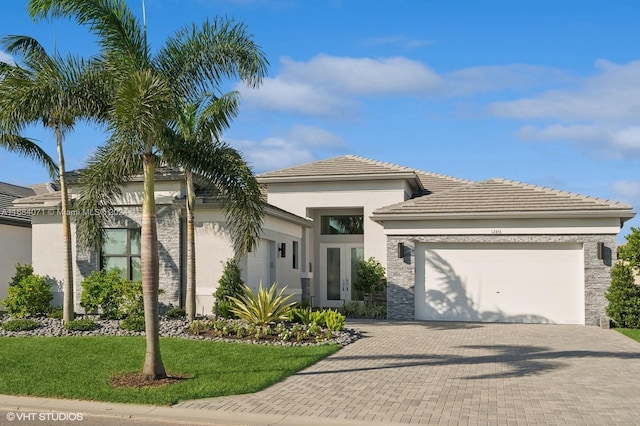 view of front facade featuring a garage