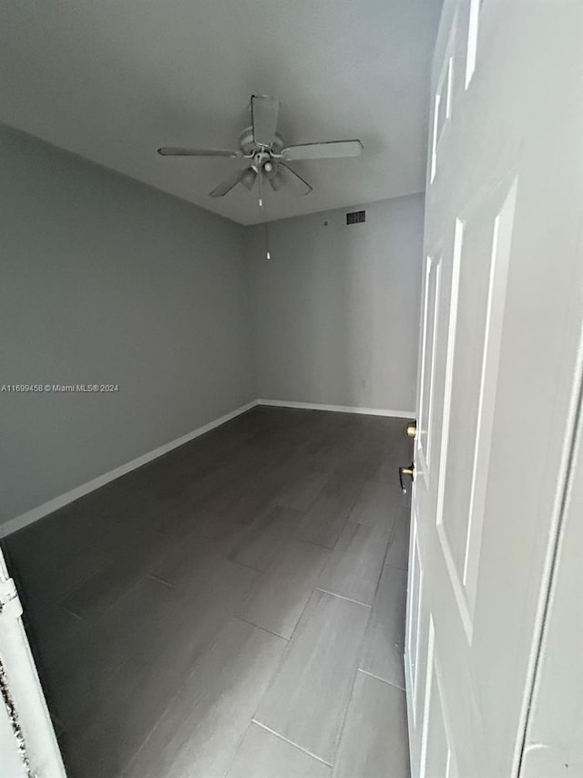 empty room featuring ceiling fan