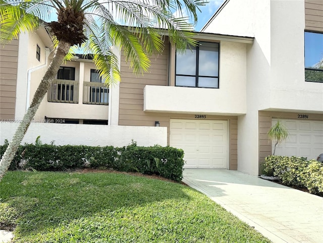 townhome / multi-family property featuring a garage