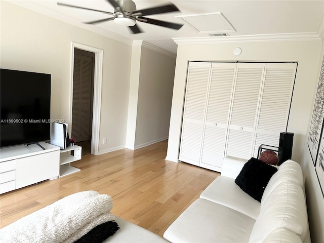 living room with light hardwood / wood-style floors, ceiling fan, and ornamental molding