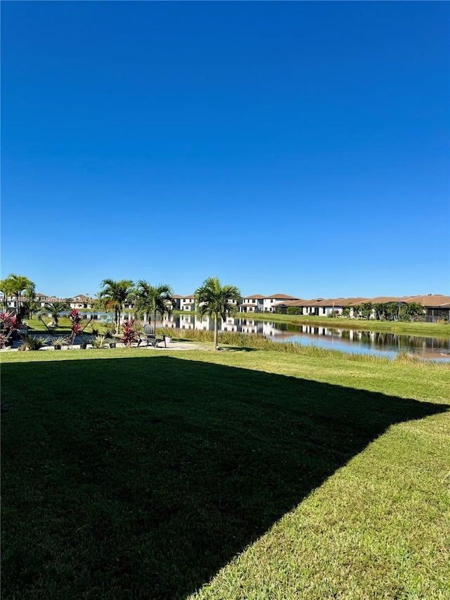 view of yard featuring a water view