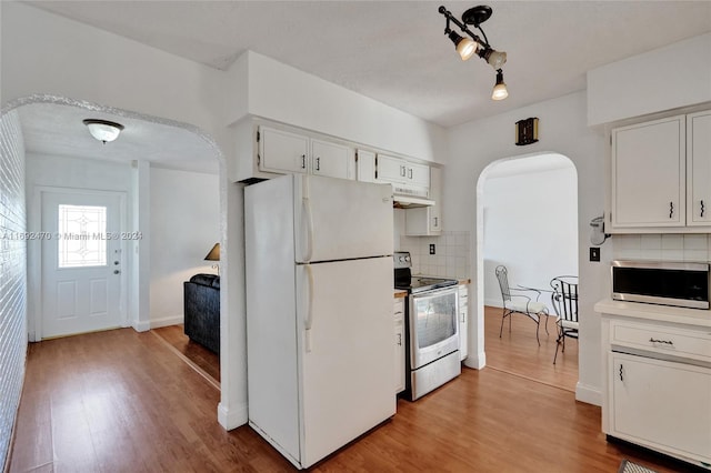 kitchen featuring backsplash, white cabinets, a textured ceiling, appliances with stainless steel finishes, and light hardwood / wood-style floors