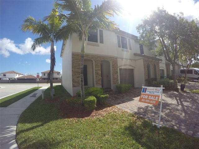 view of front of property with a front yard