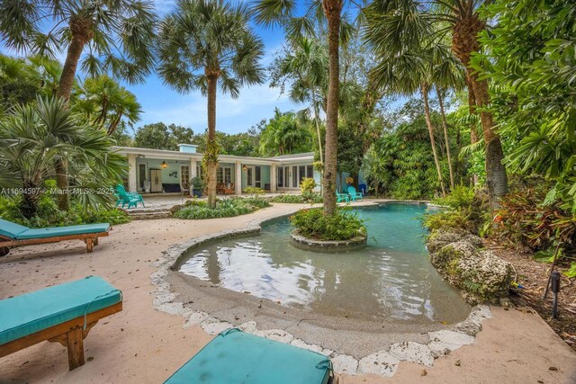 6065 SW 133rd St, Pinecrest, FL 33156 - hall featuring light wood-style floors and baseboards