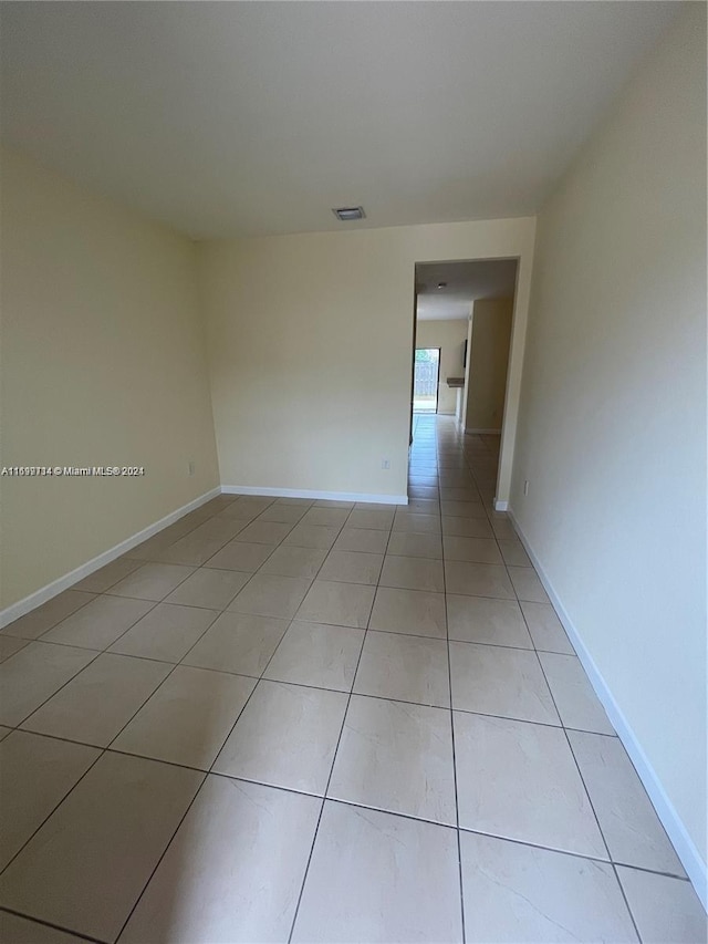 spare room featuring light tile patterned flooring