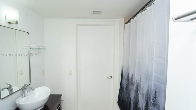 350 S Miami Ave Unit 2905, Miami, FL 33130 - bathroom featuring vanity and curtained shower