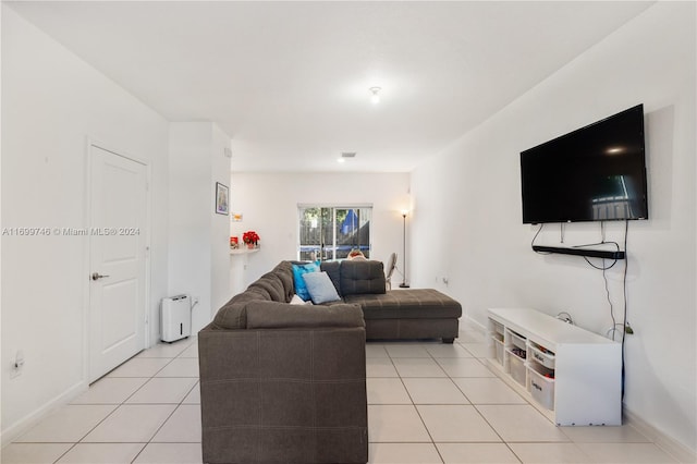 bedroom featuring carpet flooring and a closet