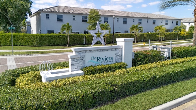 view of community / neighborhood sign