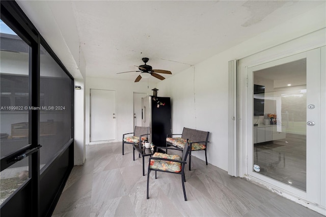 sunroom with ceiling fan