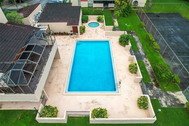 view of swimming pool