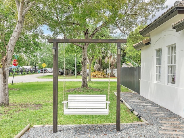 view of property's community featuring a yard