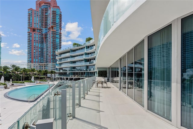 view of swimming pool