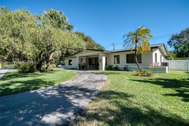 view of front of home featuring a front yard