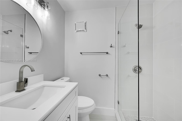 bathroom featuring tiled shower, vanity, and toilet