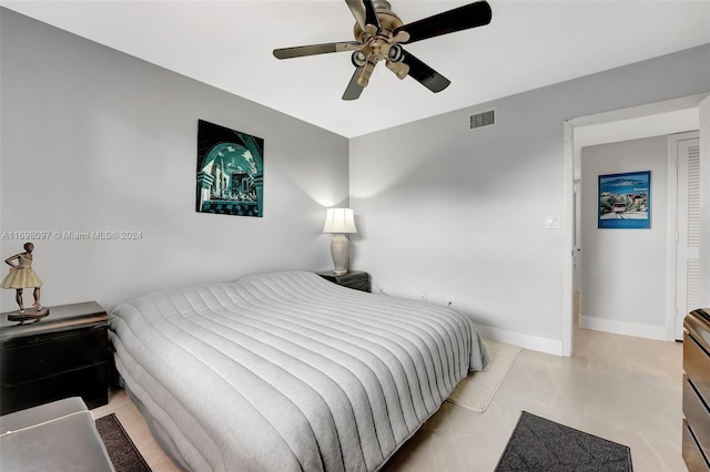 bedroom featuring ceiling fan