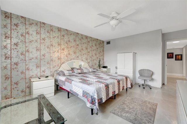 bedroom with ceiling fan