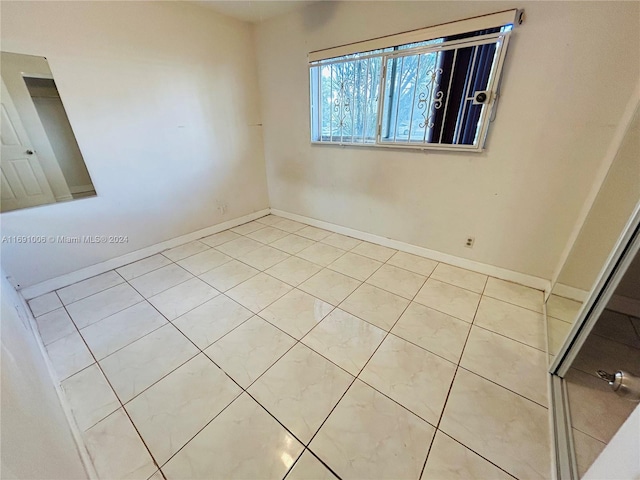 unfurnished room featuring light tile patterned floors