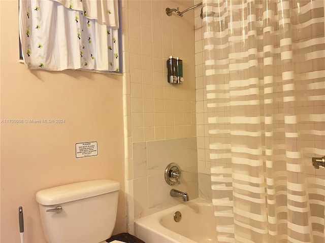 bathroom featuring toilet and shower / tub combo