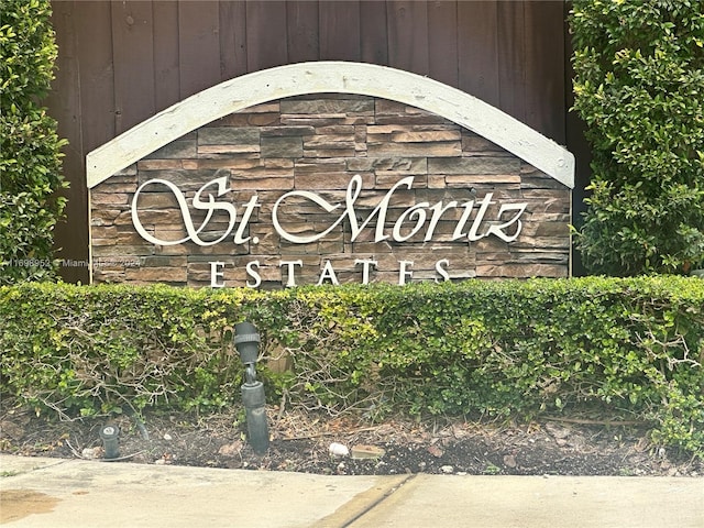 view of community / neighborhood sign