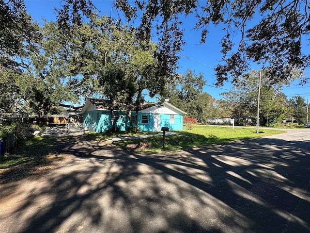 view of front of house with a front yard