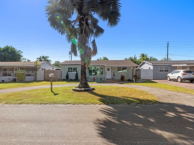 single story home with a front lawn