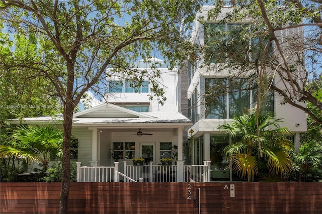 view of front of home with a fenced front yard, covered porch, stucco siding, and a ceiling fan