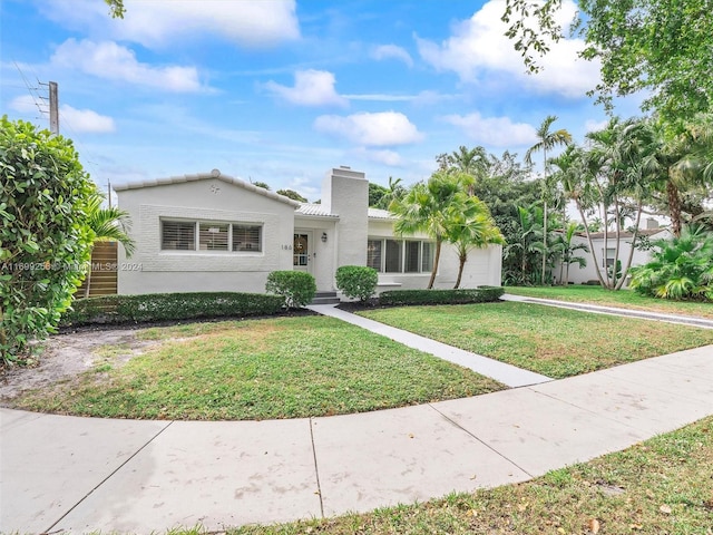 view of front of property featuring a garage and a front yard