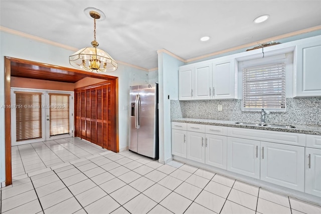 kitchen featuring an inviting chandelier, stainless steel fridge with ice dispenser, backsplash, a sink, and crown molding