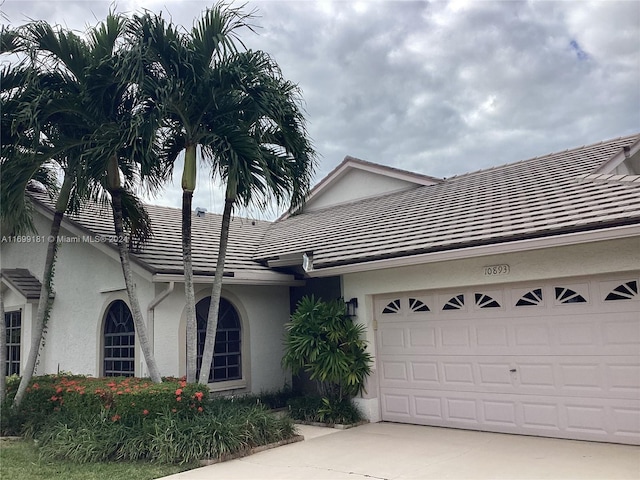 view of front of house featuring a garage