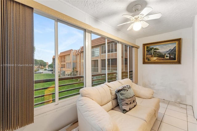 sunroom with ceiling fan