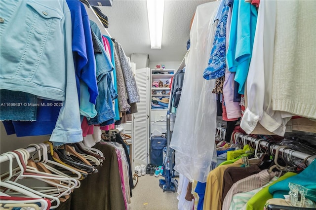 walk in closet featuring carpet